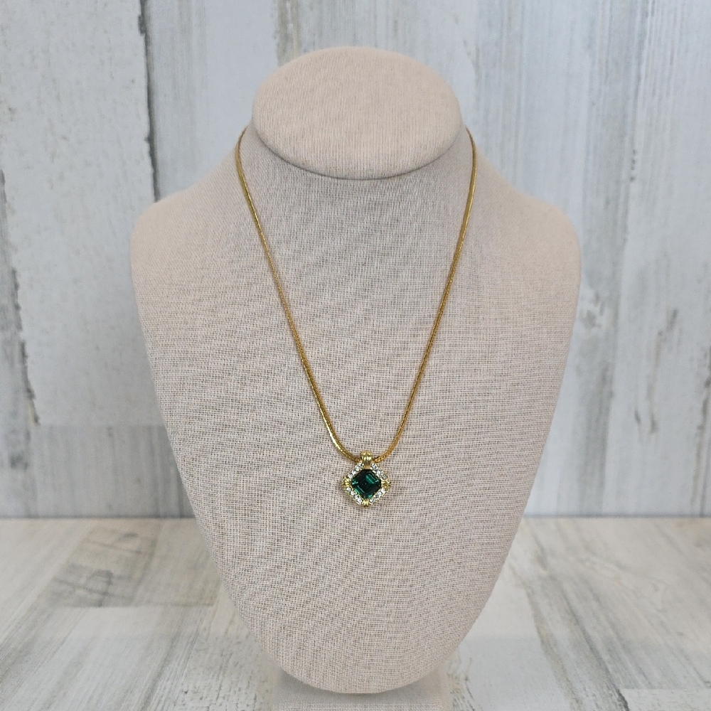 Vintage Avon Faux Emerald Goldtone Pendant 17" Necklace